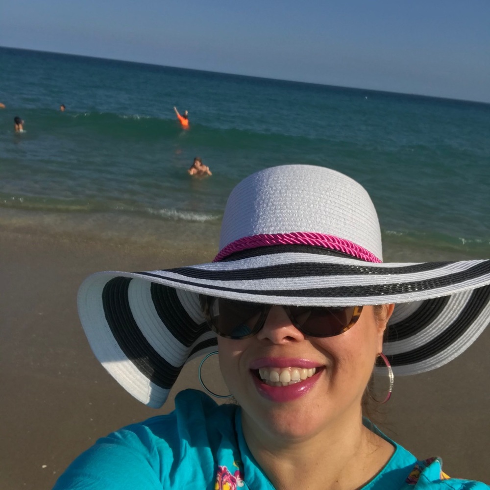 Hello Poshers, my name is Denise💃🏻